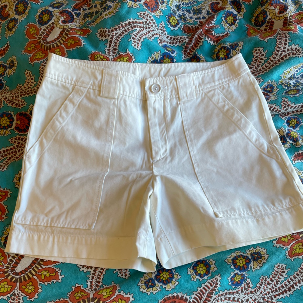 White Gap Chino shorts size 6